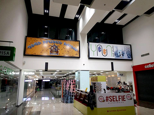 Ինքնակպչուն պաստառների տպագրություն